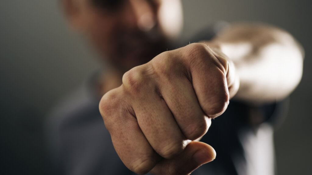 В Тверской области мужчина до смерти избил друга во время застолья