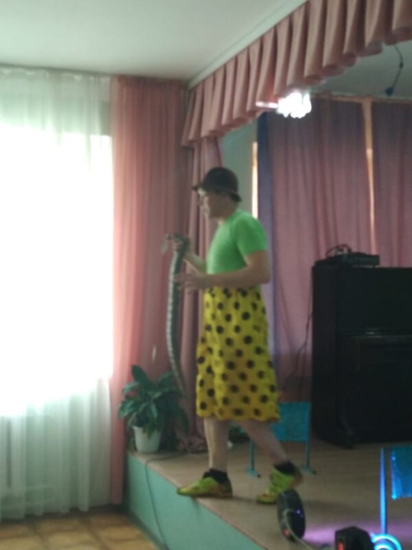 Гастролирующий цирк подарил праздник ребятам из Ржевского района