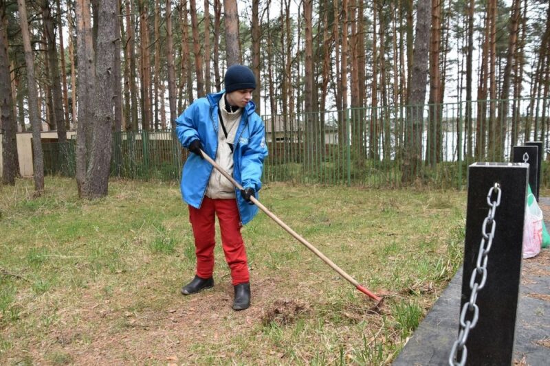 В деревне Терехово Конаковского района привели в порядок территорию воинского захоронения