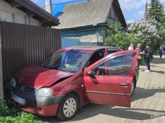 В Твери машина сбила ребенка на тротуаре В Твери на тротуаре машина сбила ребенка