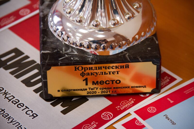 Студенты-спортсмены ТвГУ встретились со знаменитой тверской лыжницей Натальей Непряевой