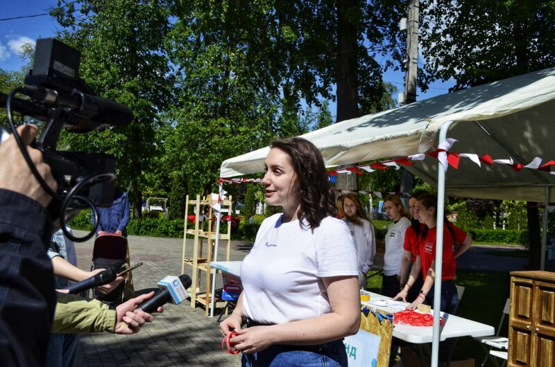 Площадь добра: волонтеры устроили фестиваль благотворительности в горсаду