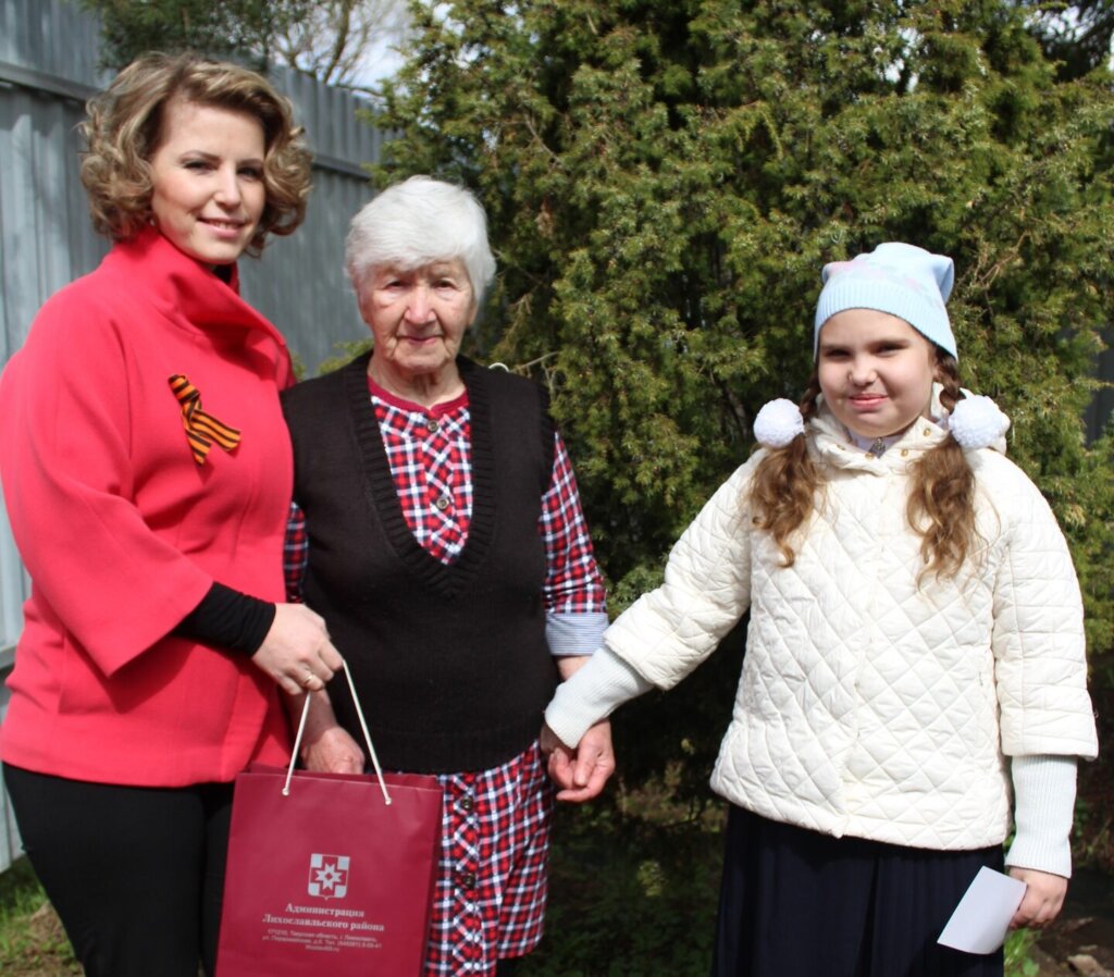 В Лихославльском районе жительницу поздравили с 90-летним юбилеем В Лихославльском районе жительницу поздравили с 90-летним юбилеем