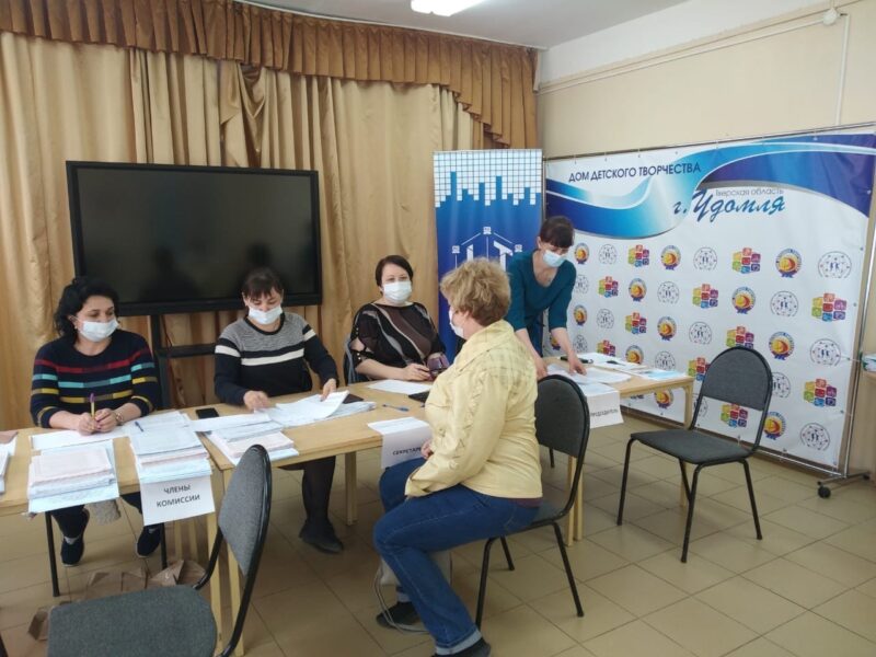 В Удомле открыт избирательный участок В Удомле открыт избирательный участок