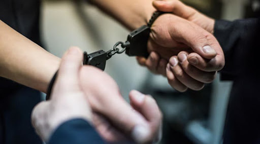 В Лихославле мужчины угнали "брошенный" автомобиль и сдали детали в металлолом В Твери мужчина пробрался в чужое авто и украл оттуда нож-пассатижи и банковские карты