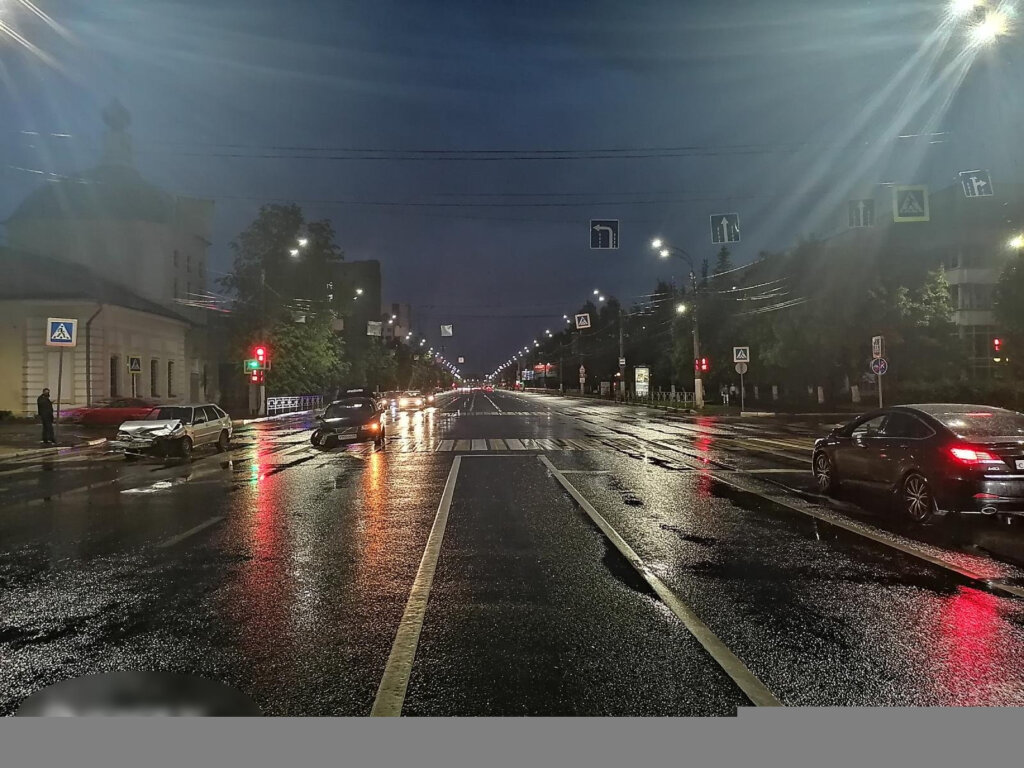 В Твери в аварии пострадала 18-летняя девушка В Твери в аварии пострадала 18-летняя девушка