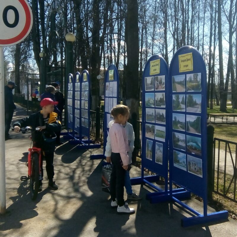 В Западной Двине работает библиотечная аллея В Западной Двине работает библиотечная аллея