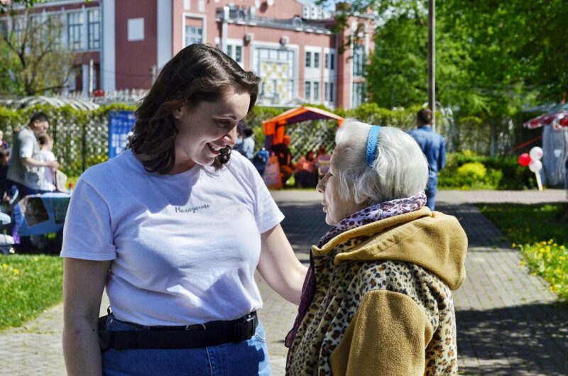 Площадь добра: волонтеры устроили фестиваль благотворительности в горсаду