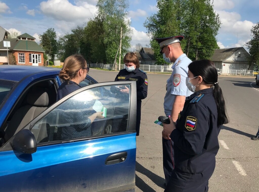 Судебные приставы и полицейские проинформировали автолюбителей об их долгах