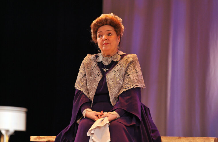 Игорь Руденя поздравил с юбилеем народную артистку РФ, актрису Тверского театра драмы Наину Хонину