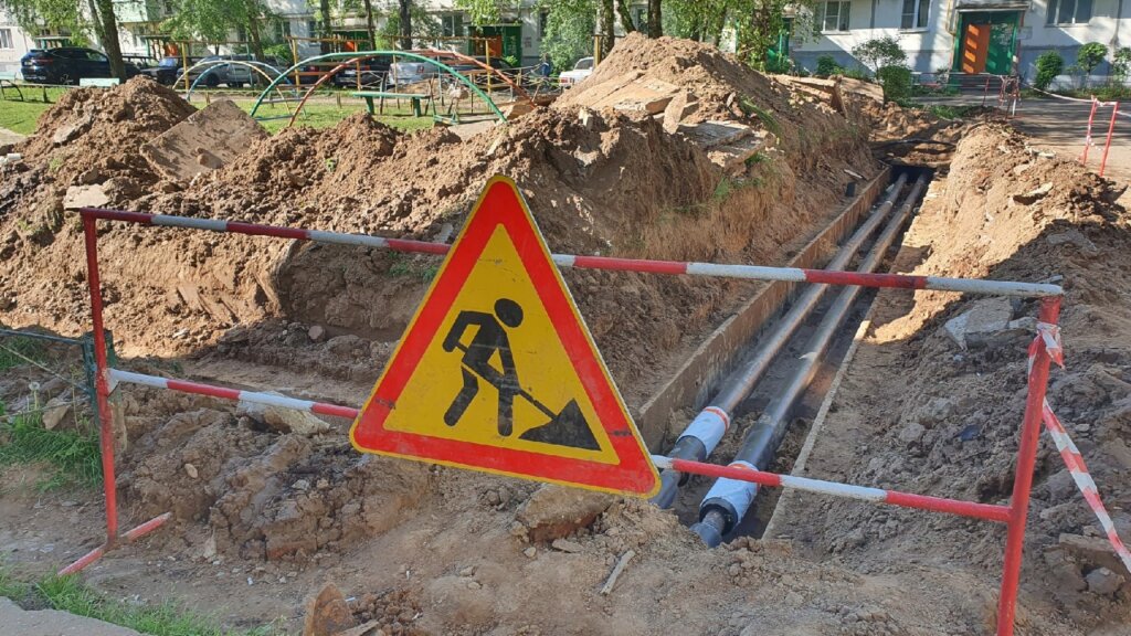 В Конаково специалисты устраняют повреждения на теплосетях