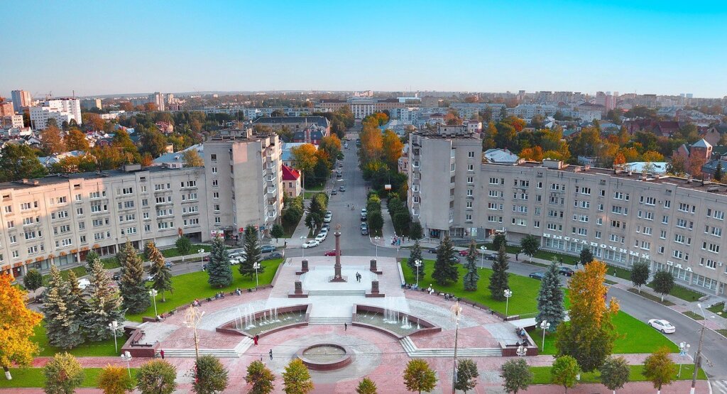 Тверской городской музейно-выставочный центр приглашает отметить День России На выставке "Сохраняя традиции" можно познакомиться с тверской школой русского реализма