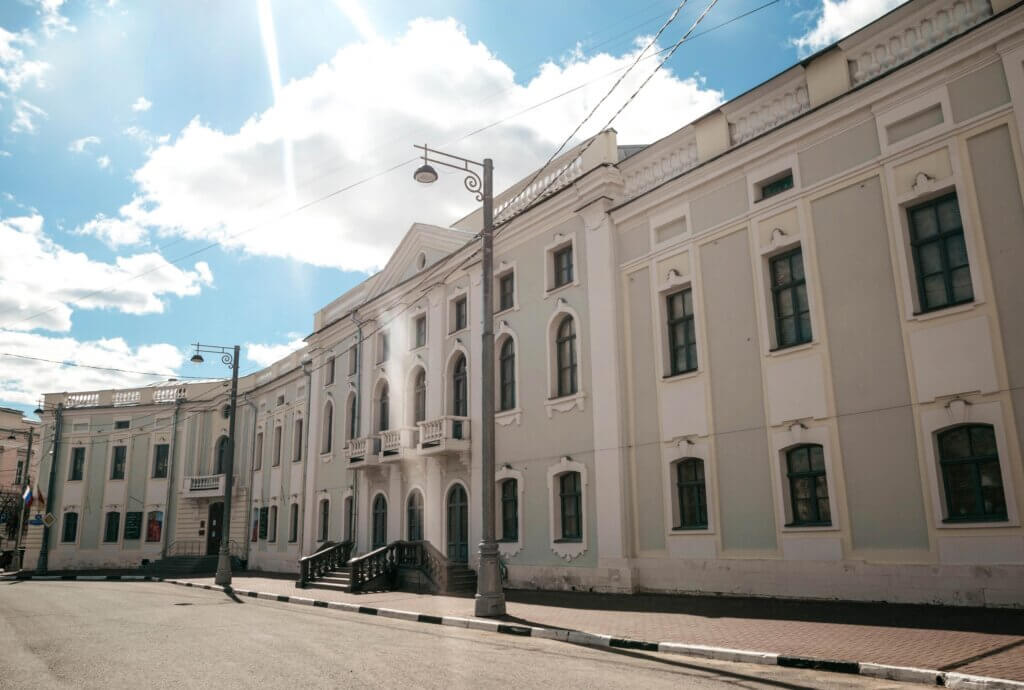 В Тверском ТЮЗе расскажут историю про наивную ромашку Тверской ТЮЗ покажет премьеру по мотивам рассказа О. Генри