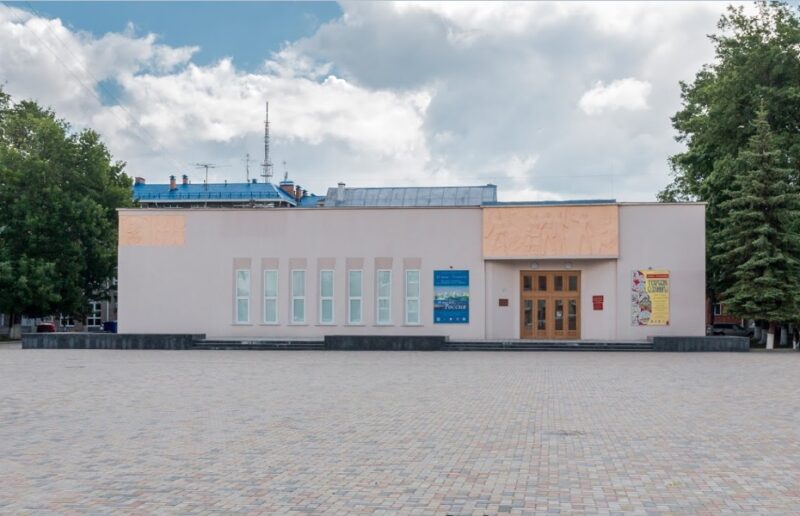 В музейно-выставочном центре Лизы Чайкиной подходит к концу выставка «Полна коробушка» В музейно-выставочном центре Лизы Чайкиной подходит к концу выставка «Полна коробушка»