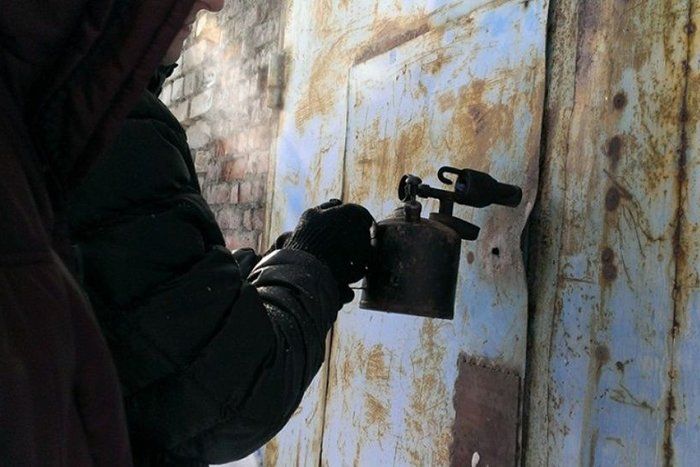 Жителя Тверской области будут судить за кражу "огненной воды" Жителя Тверской области будут судить за кражу "огненной воды"