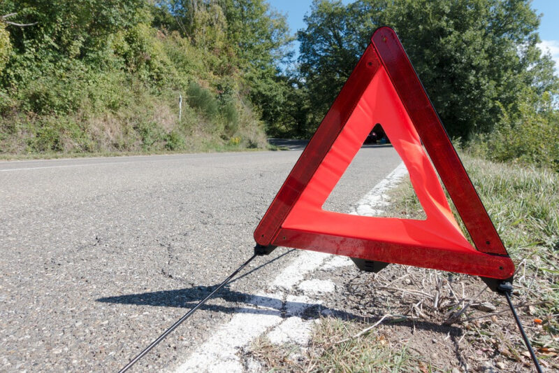 В Тверской области водитель отвлёкся на телефон и попал в ДТП В Тверской области мотоциклист без прав въехал в иномарку