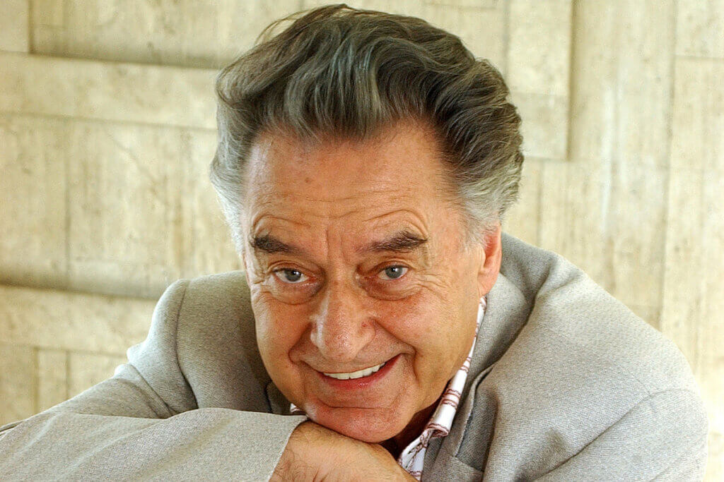 Пассажирский самолет «Аэробус» A350, названный именем поэта Андрея Дементьева, совершил первый полёт