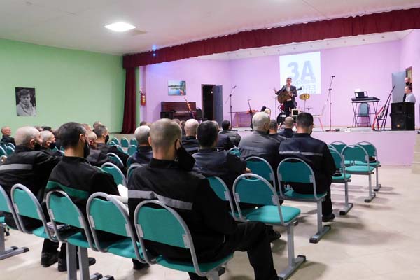 В исправительных колониях Тверской области волонтеры рассказали о пользе здорового образа жизни В исправительных колониях Тверской области волонтеры рассказали о пользе здорового образа жизни
