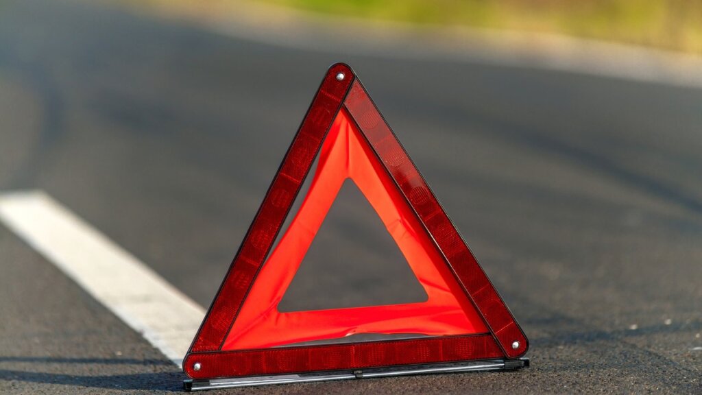 В Тверской области на трассе столкнулись два автомобиля