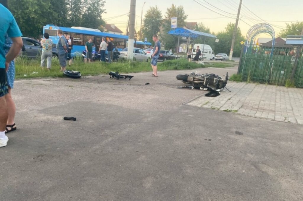 Есть погибшие: в Твери кроссовер столкнулся с мотоциклом