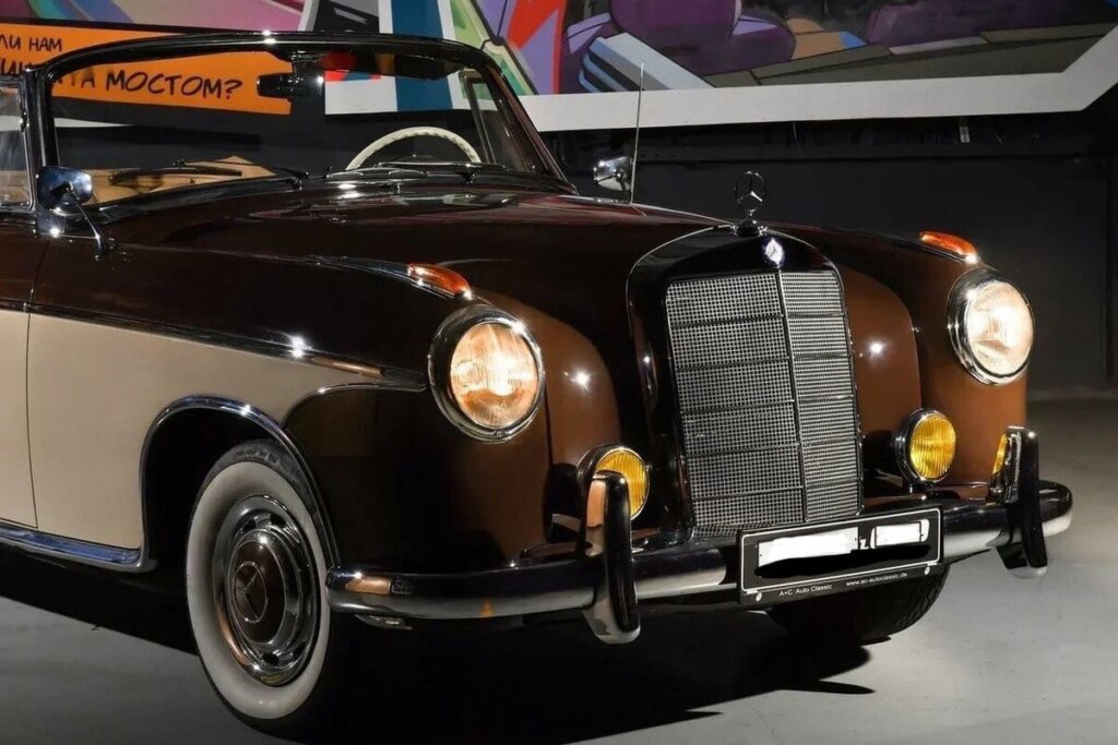 В Твери выставлен на продажу эксклюзивный кабриолет 1959 года
