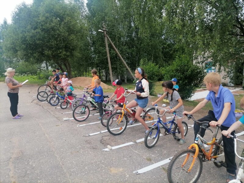 Юным велосипедистам из Ржевского района рассказали о безопасности на дороге