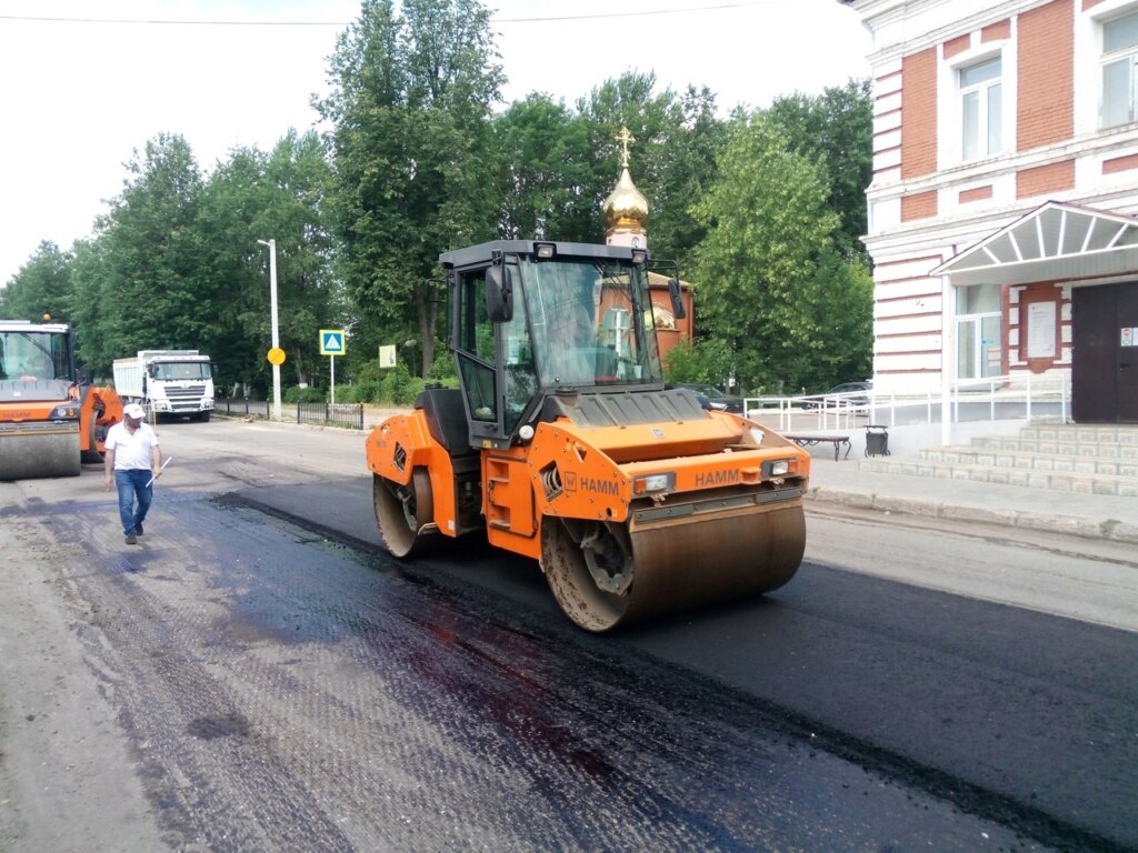 В Бологое начали укладку асфальта на улице Дзержинского В Бологое начали укладку асфальта на улице Дзержинского