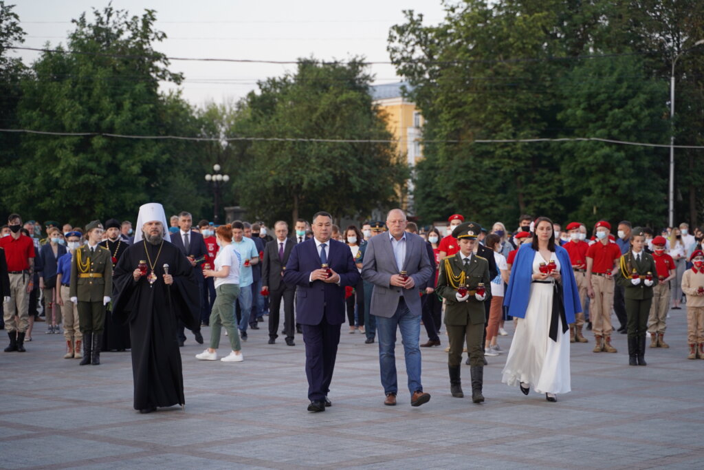 22 июня в час начала Великой Отечественной войны в Твери провели акцию «Свеча памяти» 22 июня в час начала Великой Отечественной войны в Твери провели акцию «Свеча памяти»