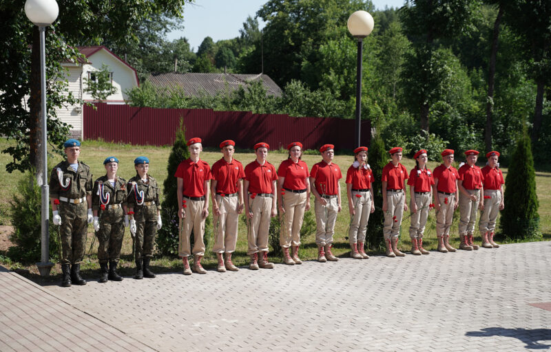 В Андреаполе губернатор Игорь Руденя возложил цветы к Обелиску Славы