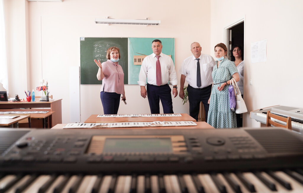 Игорь Руденя посетил в Андреаполе школу №3 и детскую школу искусств Игорь Руденя посетил в Андреаполе школу №3 и детскую школу искусств