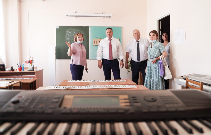 Игорь Руденя посетил в Андреаполе школу №3 и детскую школу искусств Игорь Руденя посетил в Андреаполе школу №3 и детскую школу искусств