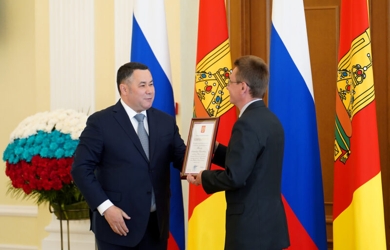 Губернатор Игорь Руденя вручил награды лучшим социальным работникам Тверской области накануне профессионального праздника