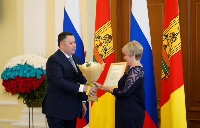 Губернатор Игорь Руденя вручил награды лучшим социальным работникам Тверской области накануне профессионального праздника