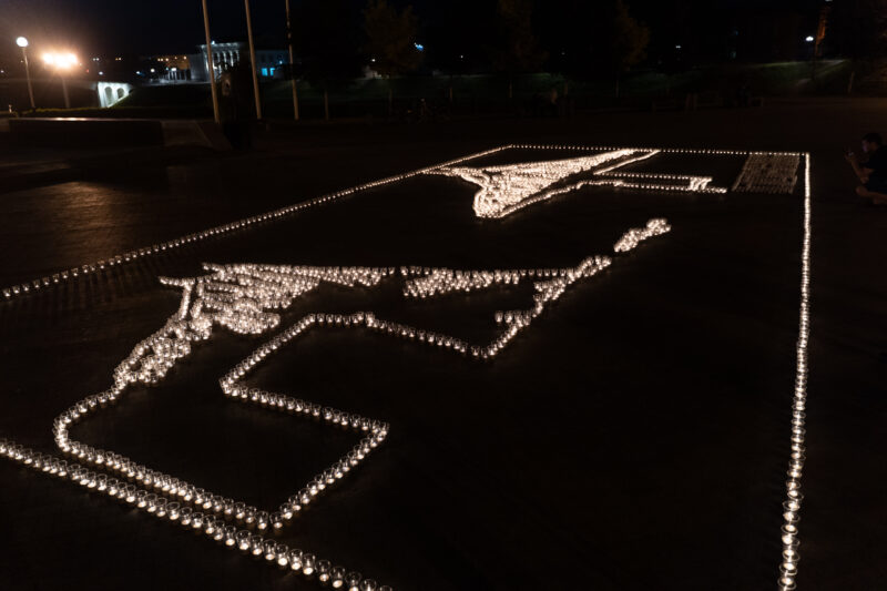 В Твери в День памяти и скорби выложили картину свечами у Обелиска