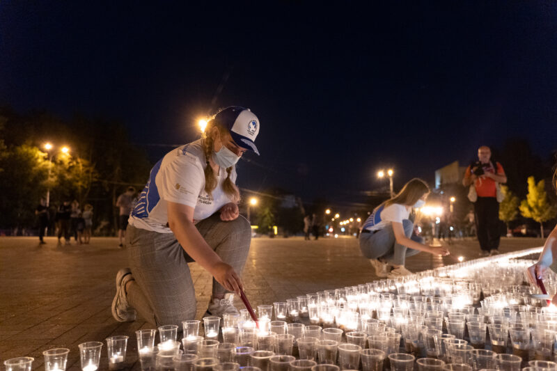 В Твери в День памяти и скорби выложили картину свечами у Обелиска