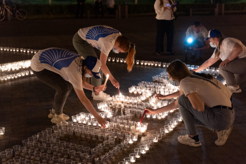 В Твери в День памяти и скорби выложили картину свечами у Обелиска
