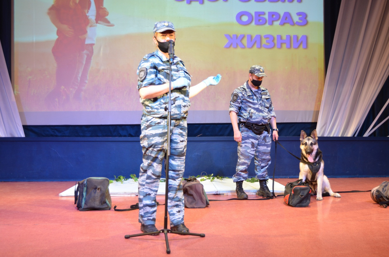 В Твери сотрудники полиции встретились с младшими школьниками в рамках антинаркотического месячника В Твери сотрудники полиции встретились с младшими школьниками в рамках антинаркотического месячника