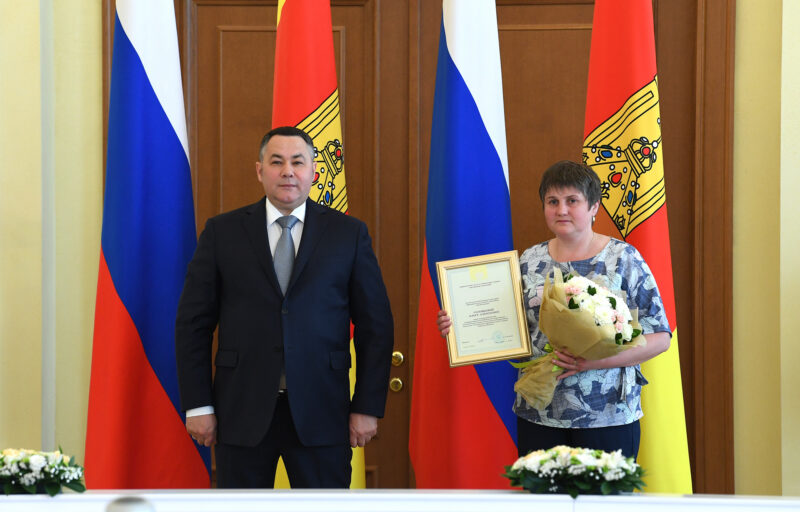 Губернатор Игорь Руденя вручил награды лучшим социальным работникам Тверской области накануне профессионального праздника