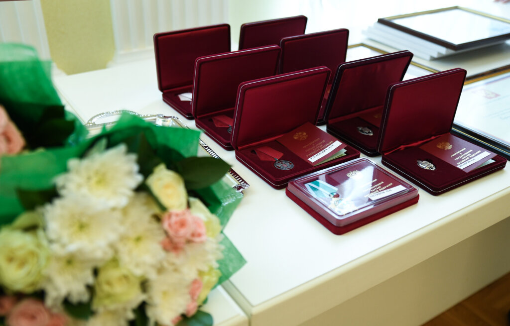 Игорь Руденя накануне Дня России вручил государственные награды жителям Тверской области и паспорта юным гражданам страны Игорь Руденя поздравил жителей Верхневолжья, удостоенных наград Президента РФ Владимира Путина