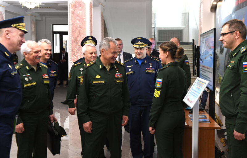 Курсанты Военной академии воздушно-космической обороны рассказали Министру обороны РФ Сергею Шойгу и губернатору Игорю Рудене о своих военно-научных разработках