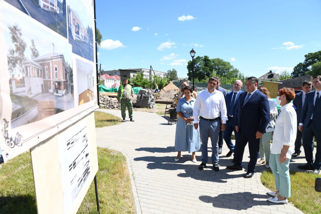 В отреставрированном Бежецком музее откроются экспозиции, посвященные Вячеславу Шишкову и Василию Андрееву В отреставрированном Бежецком музее откроются экспозиции, посвященные Вячеславу Шишкову и Василию Андрееву