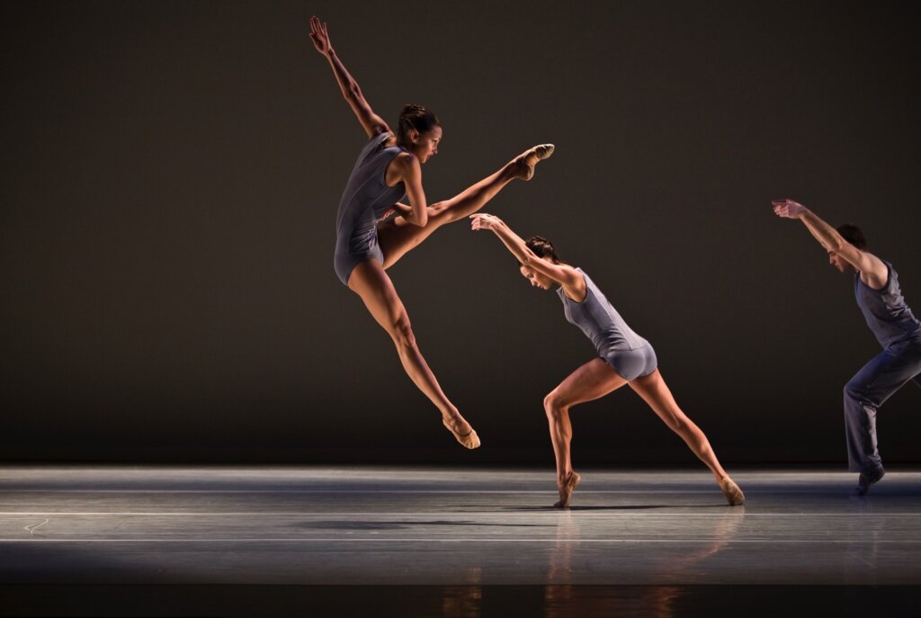 Академия современного классического балета организует отчетный концерт