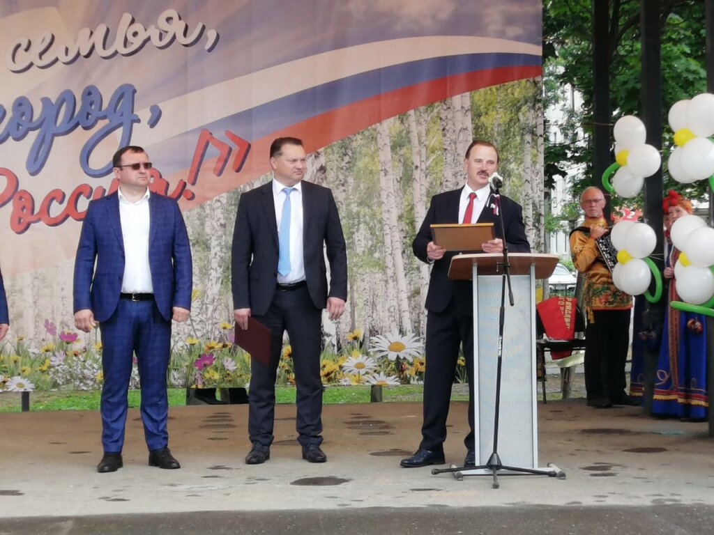 Сергей Веремеенко вручил Калязинскому району сертификат на детскую площадку