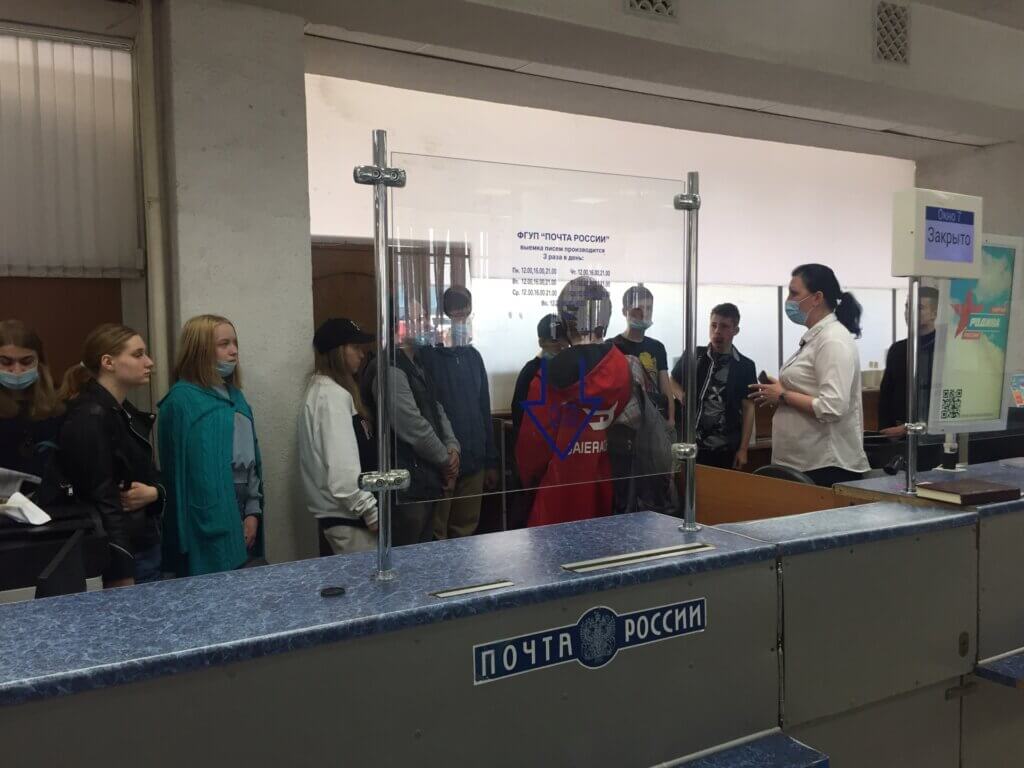 "Почта России" и фонд "Константа" провели на почте экскурсию для воспитанников детских домов
