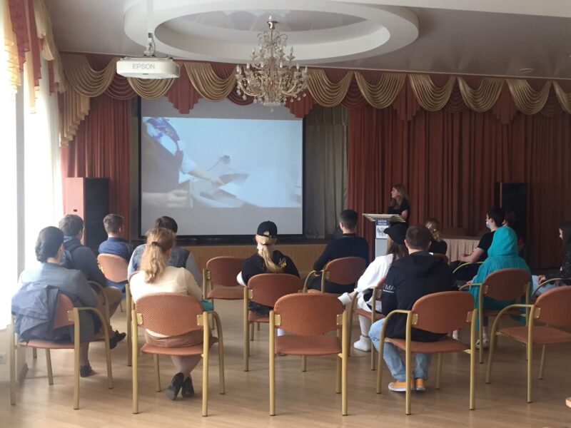 Почта России и фонд "Константа" провели на почте экскурсию для воспитанников детских домов