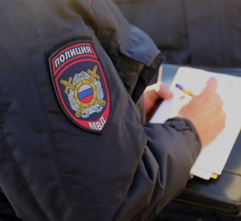В Твери полицейские раскрыли кражу из кафе В Торжке мужчина заработал неприятностей, ударив стража порядка в нос