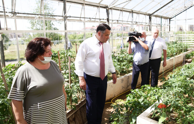 Игорь Руденя посетил в Андреаполе школу  №3 и детскую школу искусств