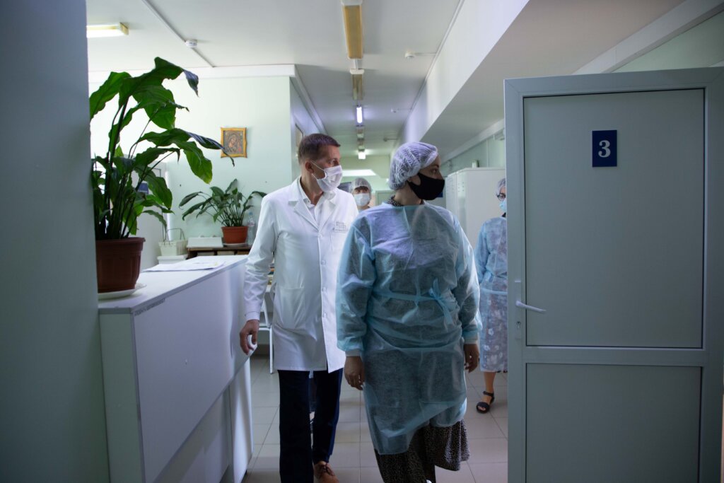 Специальные меры: как тверские медики готовятся отразить новую волну ковида В «красную» зону и обратно: Юлия Саранова посетила Калининскую ЦРКБ