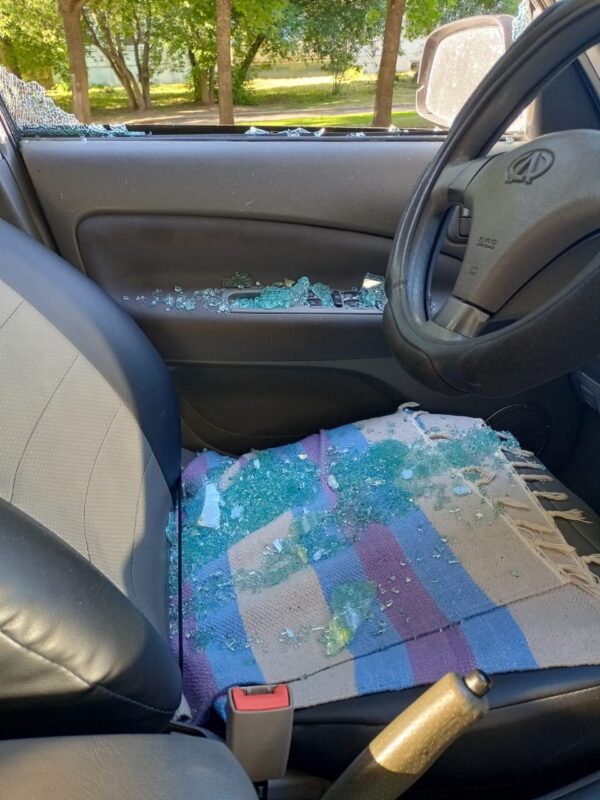 В Твери неизвестные лишают машин стёкол, а их владельцев нервов