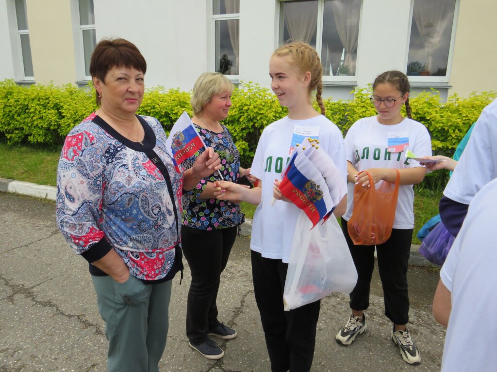 Праздничный концерт в честь Дня России прошёл в посёлке Есинка Ржевского района